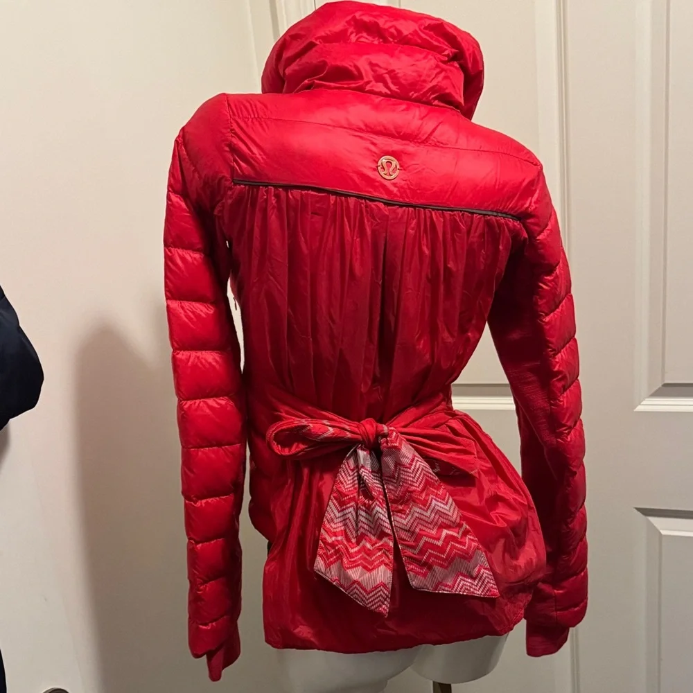 lululemon athletica Vibrant Red Quilted Puffer Jacket - Picture 11 of 16